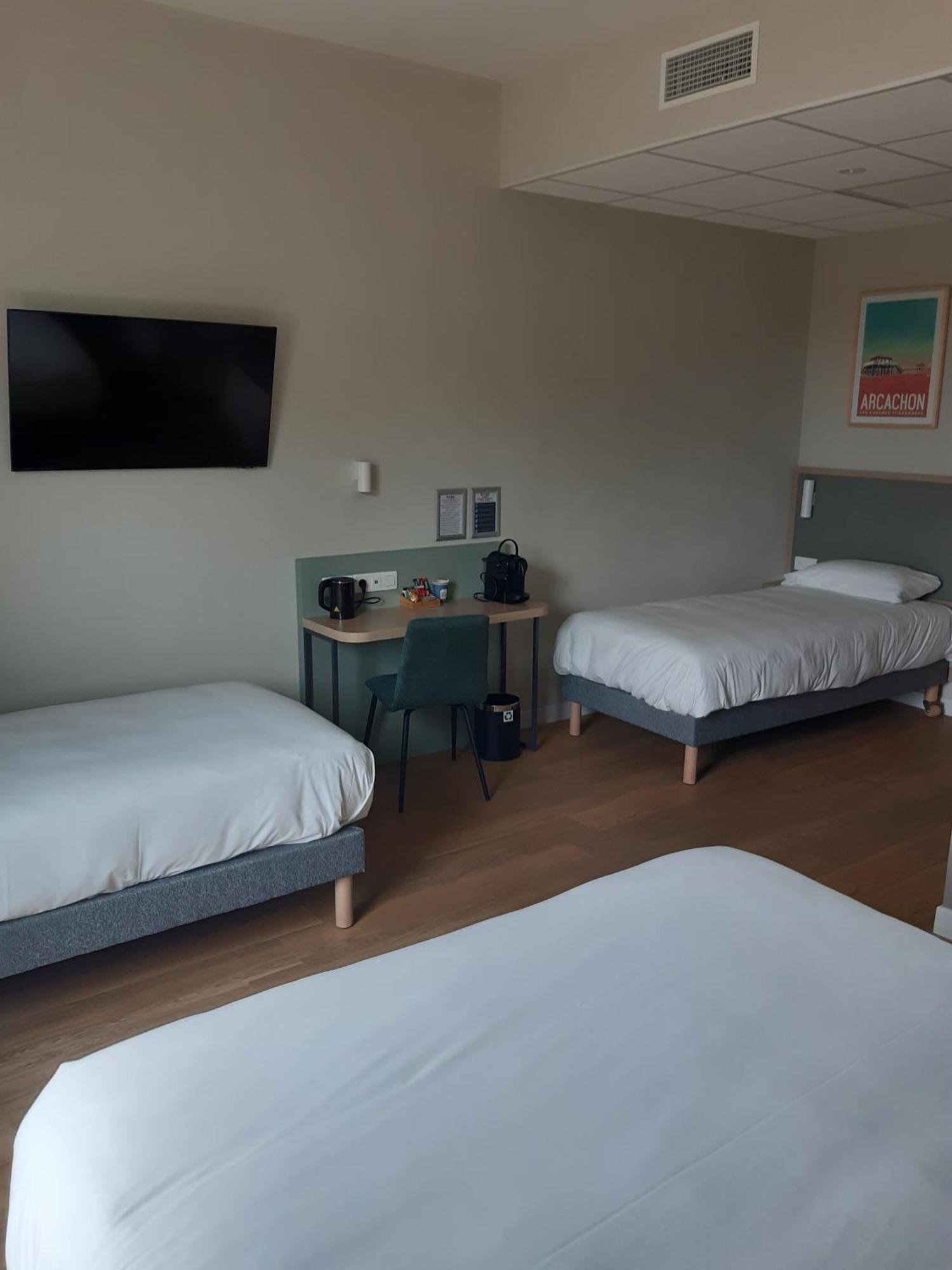 Kyriad - Ester Hotel 3*