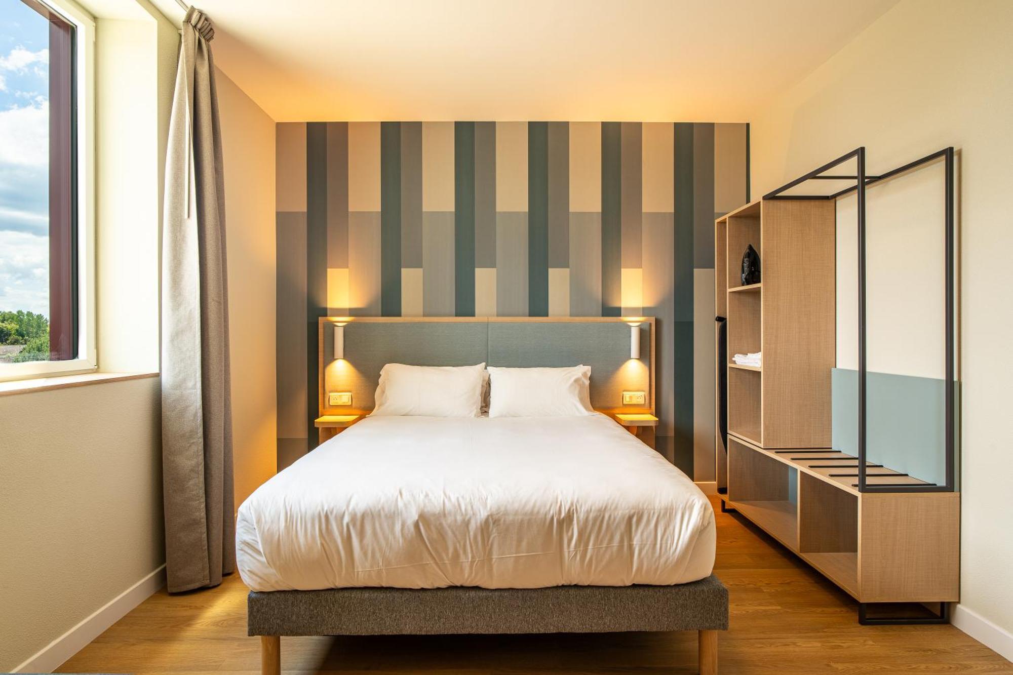 Kyriad - Ester Hotel 3*